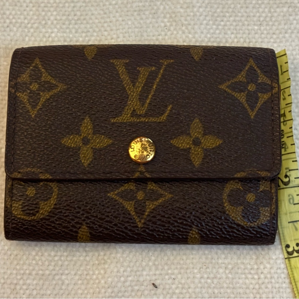 🚨SOLD🚨Vintage Louis Vuitton card holder - Picture 2 of 8